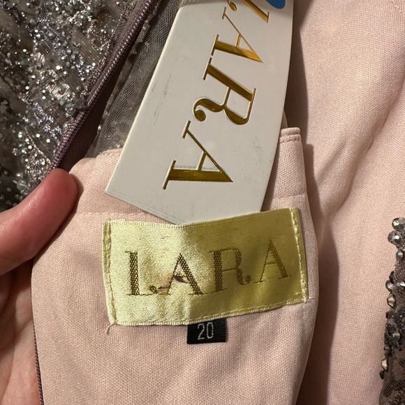 NWT Lara Cape Sleeve V-Neck Gown - size 20 - Picture 8 of 8